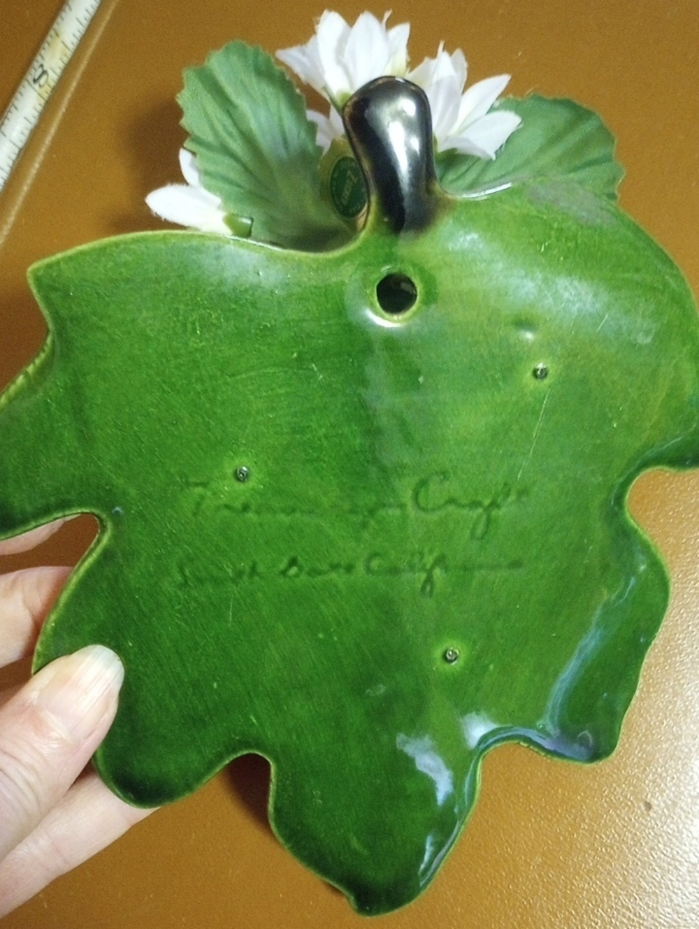 Vintage Ceramic Red & Green Strawberry Wall Sconce w/ White Flowers - Picture 5 of 6